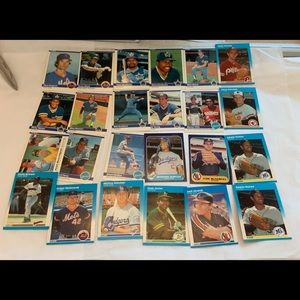 Bundle of Baseball Cards Lot 27
